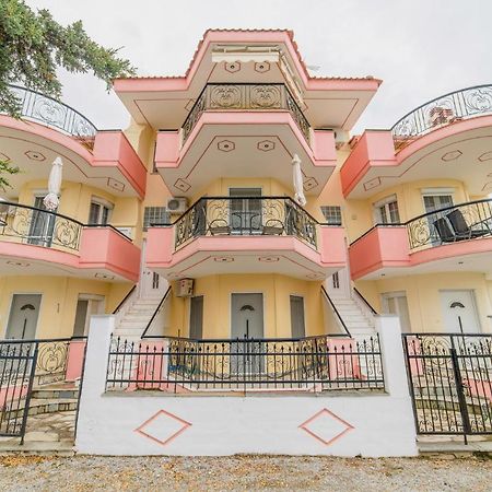 Family Resort Ofrinion Exterior photo