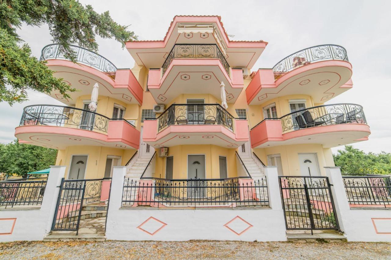 Family Resort Ofrinion Exterior photo